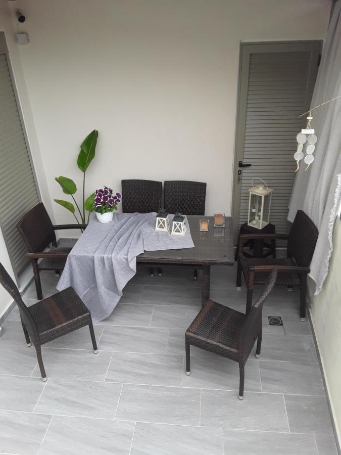 Near The Airport Kiriaki's House Apartament *